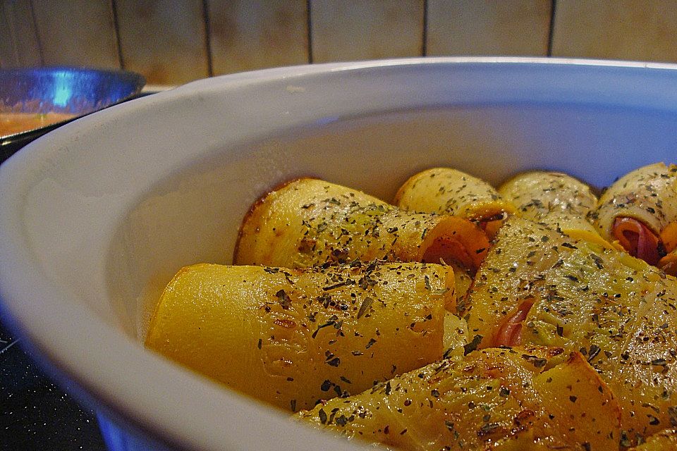 Zucchini-Schinkenröllchen überbacken