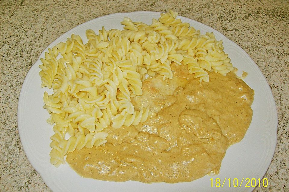 Hähnchenbrustfilets in heller Sauce