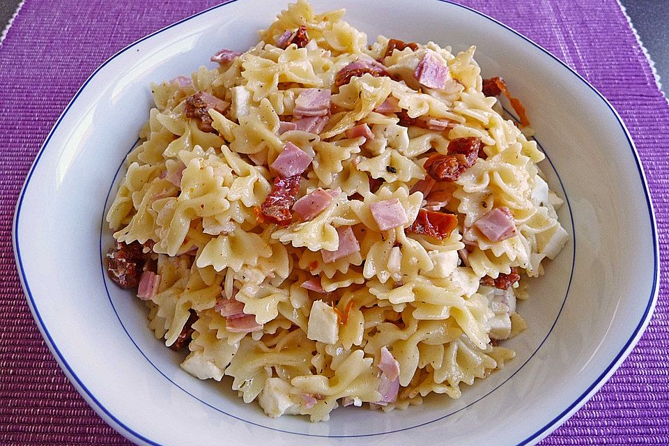 Nudelsalat mit getrockneten Tomaten