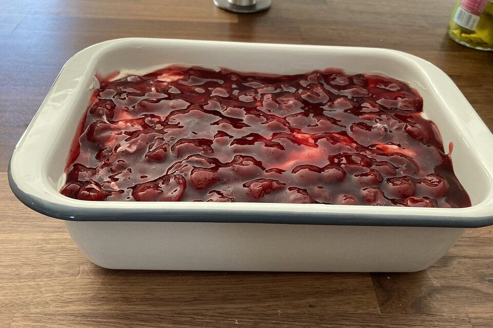 Löffelbiskuits mit Roter Grütze