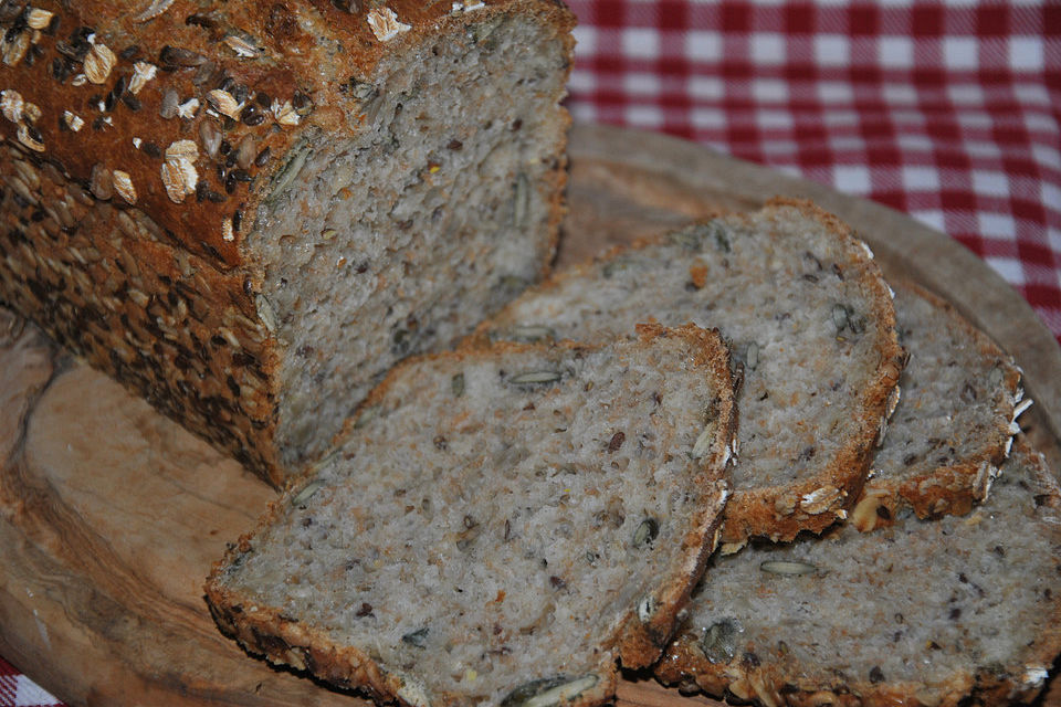 Körnerbrot mit Buttermilch