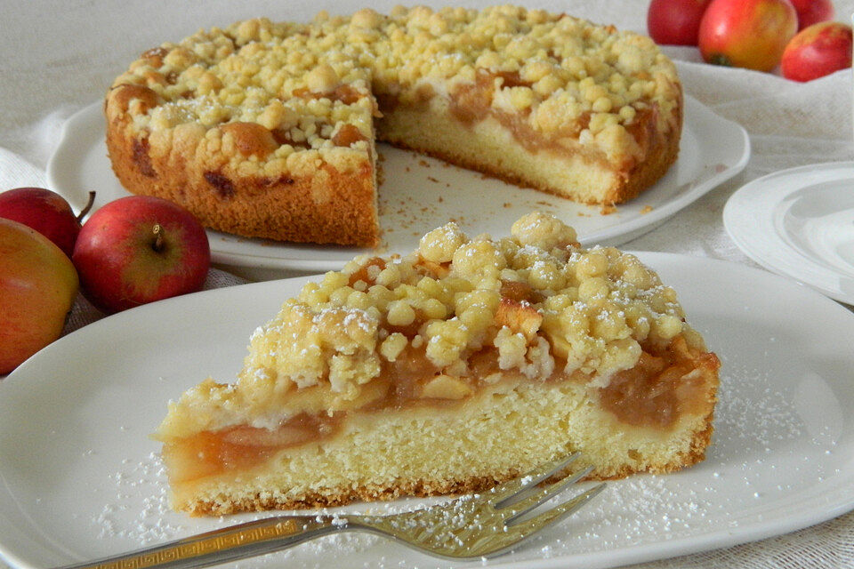 Tante Gittas Obststreuseltorte