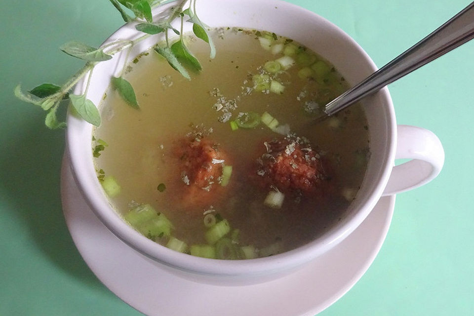 Reissuppe mit Fleischbällchen