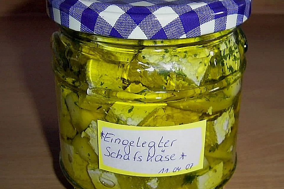 Eingelegter Schafskäse