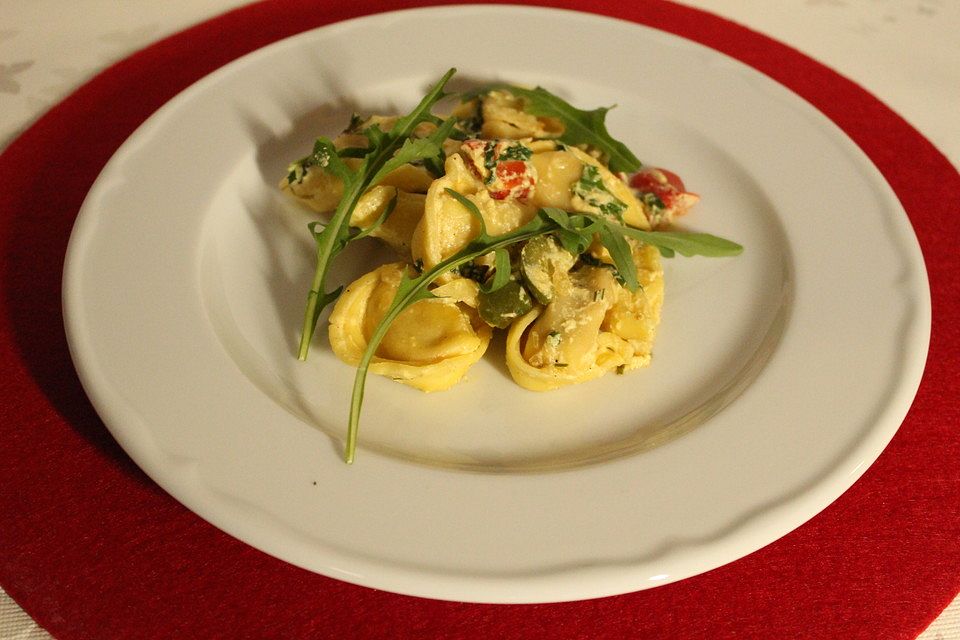 Bunte Frühlings - Tortellinipfanne