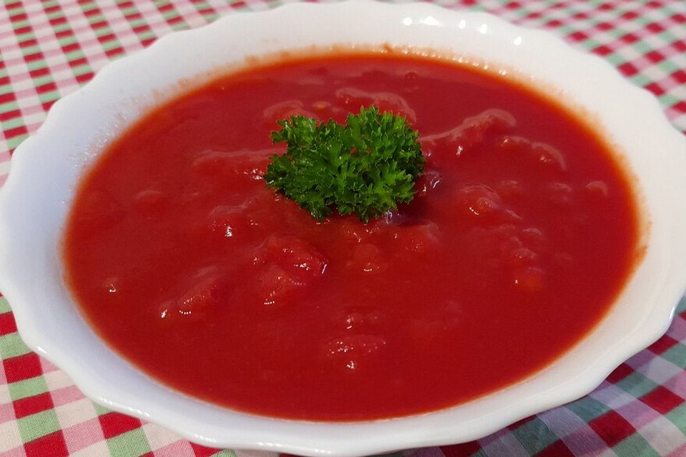 Scharfe fettarme Tomatensuppe