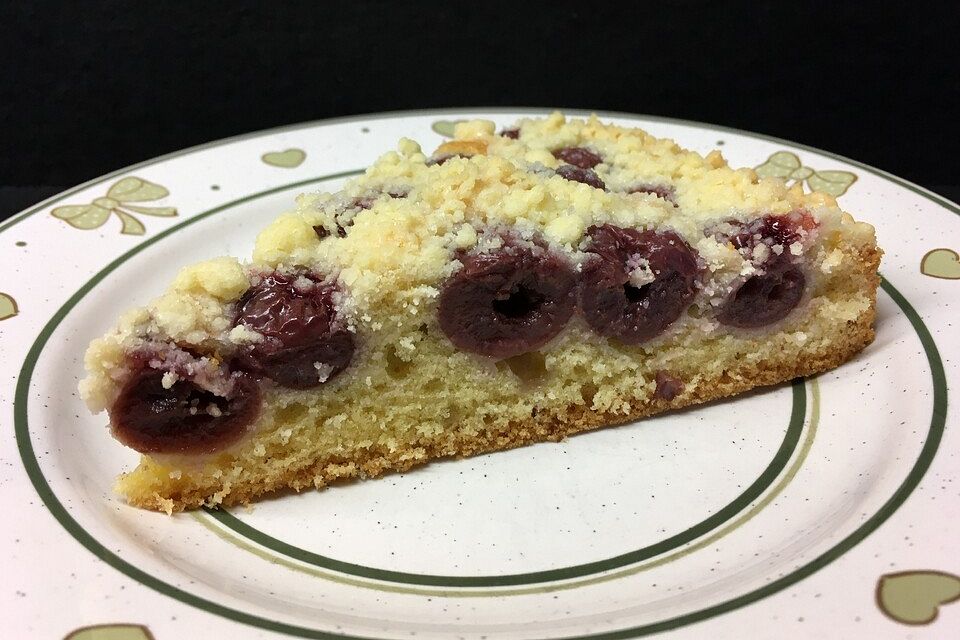 Schneller Streuselkuchen mit Schattenmorellen