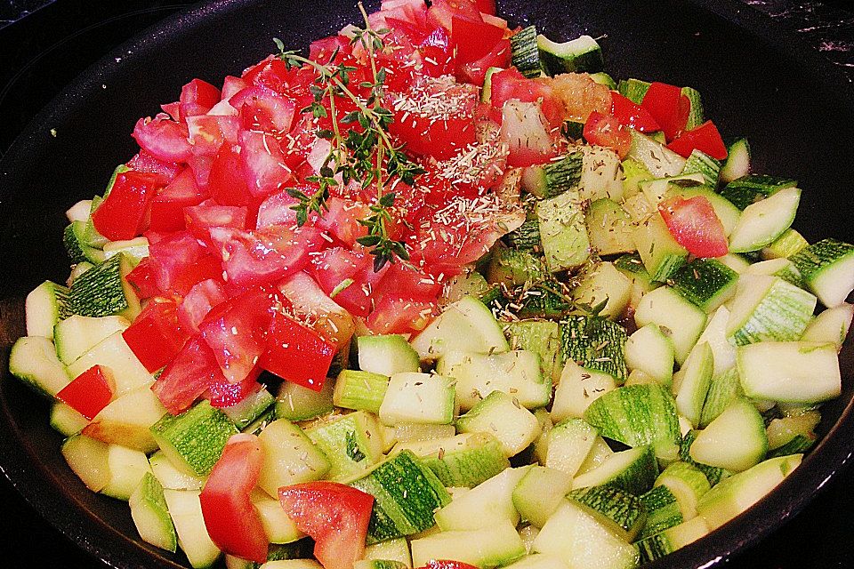 Kräuterfisch mit lauwarmem Gemüsesalat