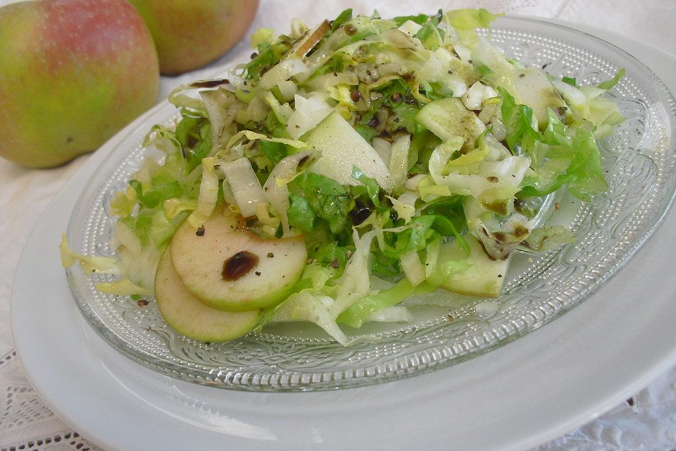 Endiviensalat mit Apfel