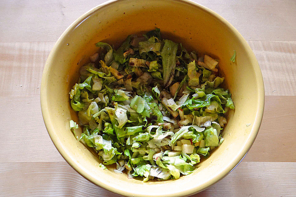 Endiviensalat mit Apfel