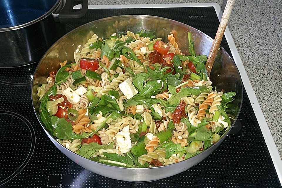 Sommerlicher Nudelsalat