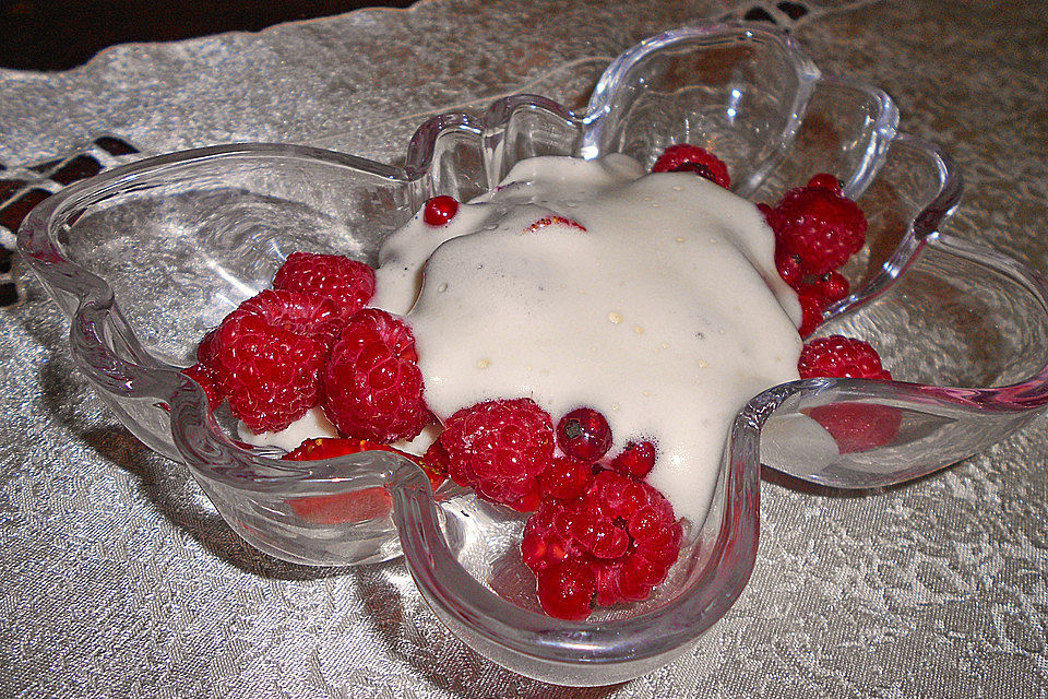 Obstsalat mit Amaretto - Zabaione