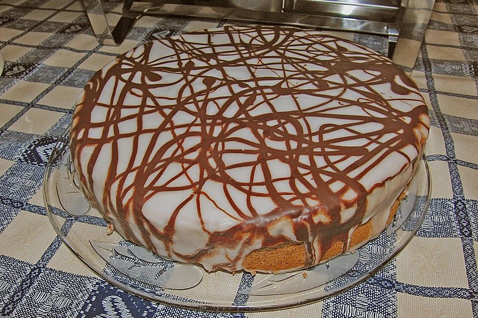 Feiner Nusskuchen