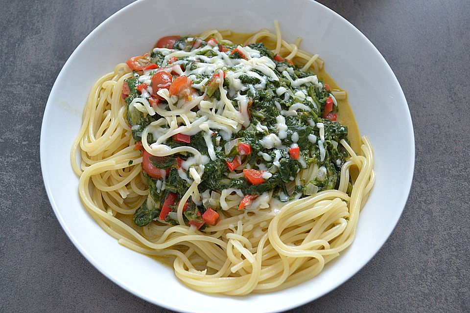 Spaghetti mit Kokosspinat