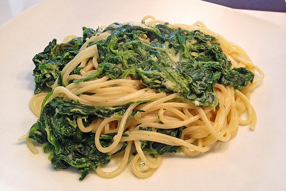 Spaghetti mit Kokosspinat