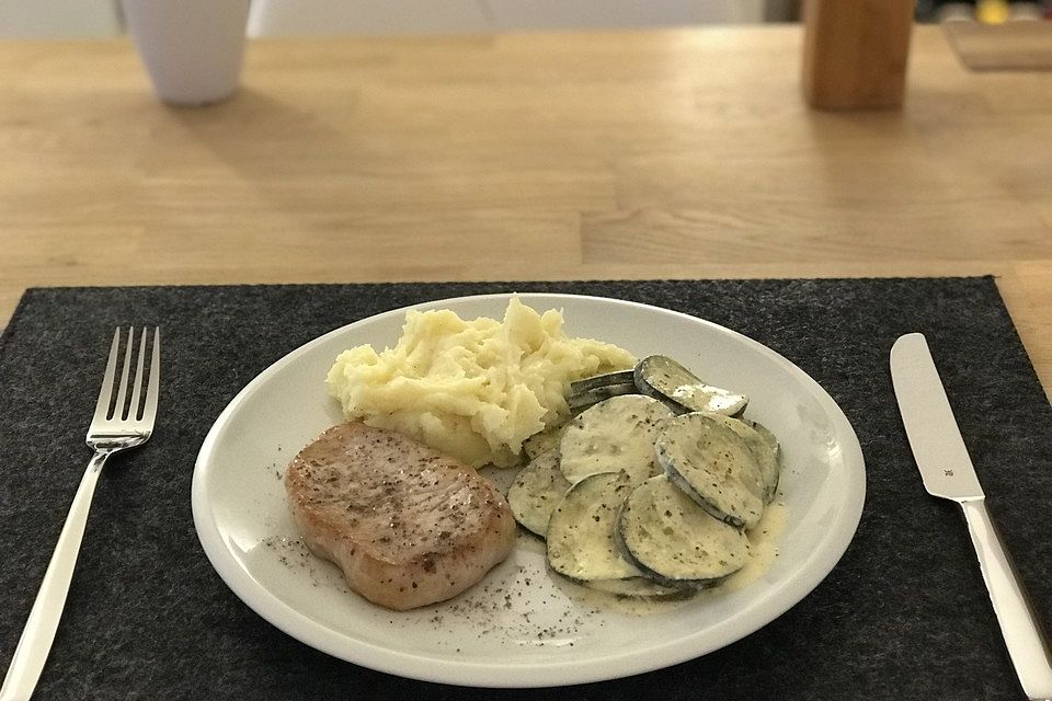 Schweinesteaks mit Zucchini