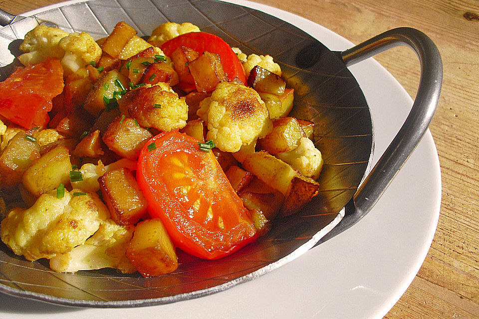 Gebratener Blumenkohl mit Kartoffeln