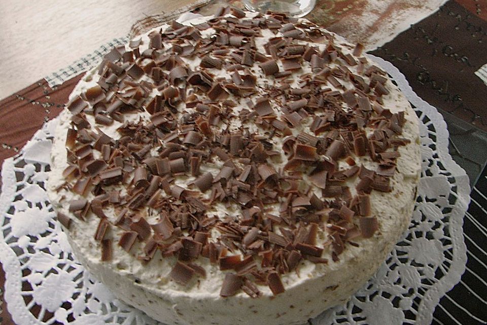 Schokoladecremetorte mit Mandelkrokant