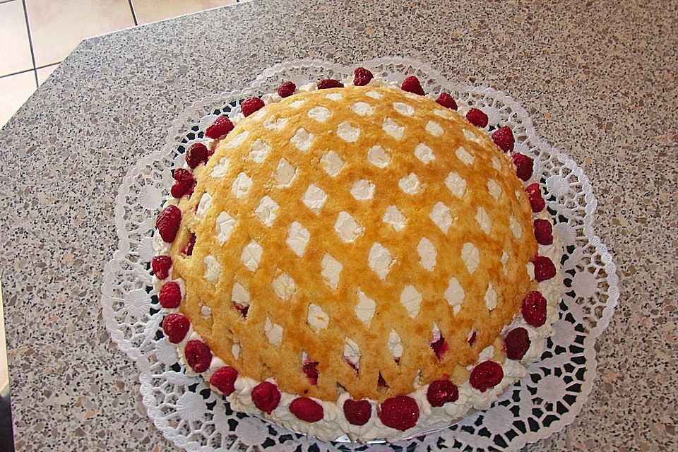 Himbeer - Baiser - Torte