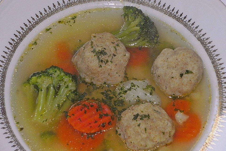 Gemüsesuppe mit Grünkernklößchen