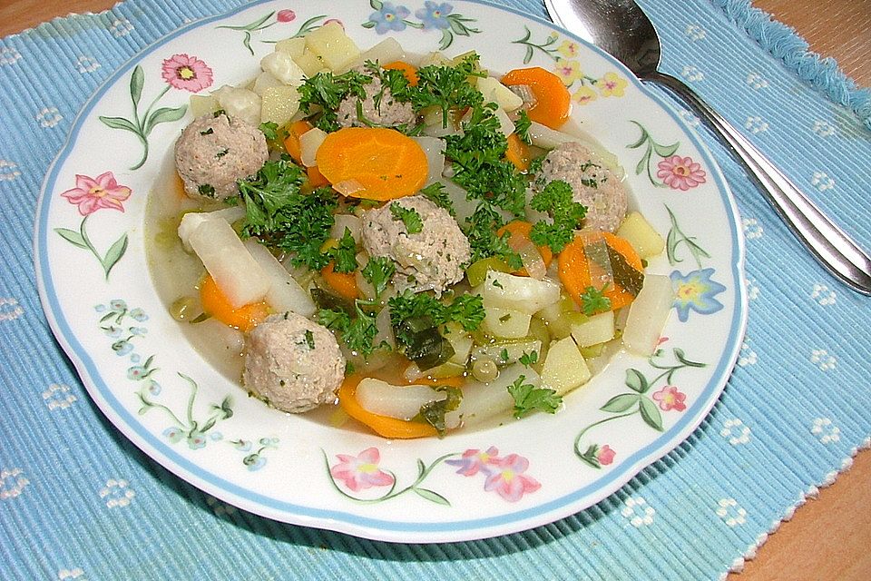 Gemüsesuppe mit Grünkernklößchen