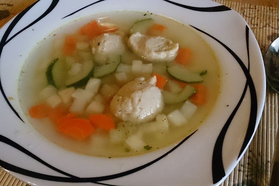 Gemüsesuppe mit Grünkernklößchen