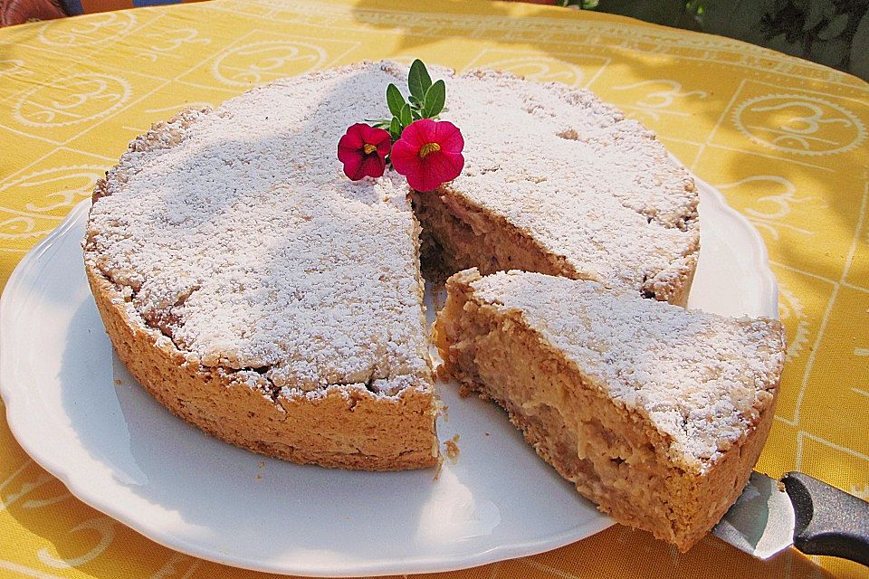 Gedeckter Bratapfelkuchen