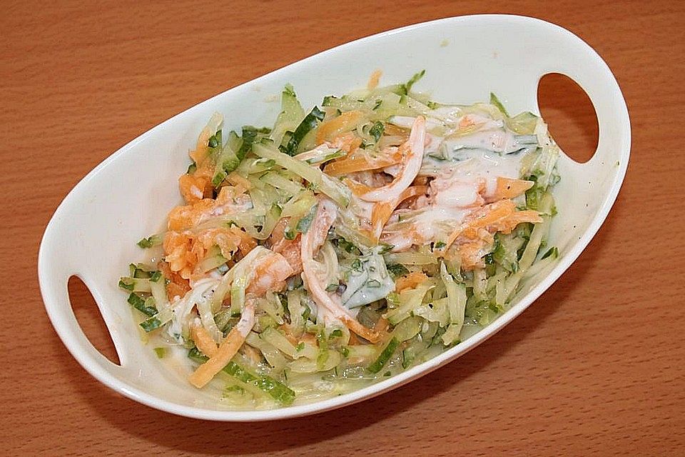 Sommerlicher Gurkensalat