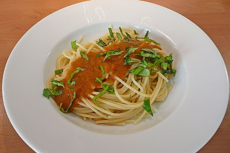 Spaghetti mit feiner Paprikasoße