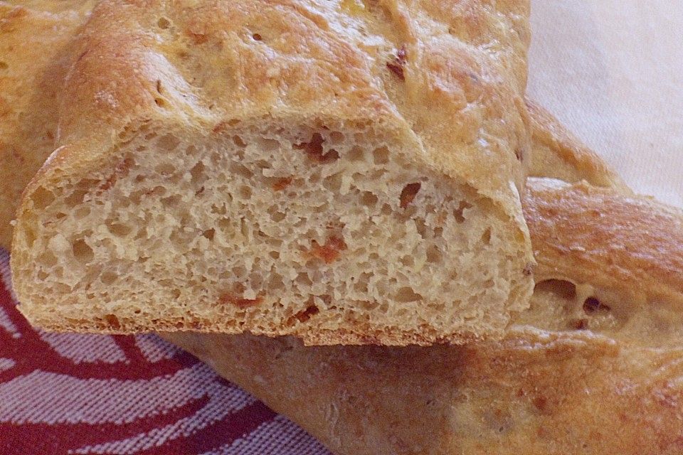 Kartoffelbaguette mit getrockneten Tomaten