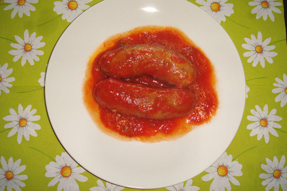 Bratwurst mit Tomatensauce