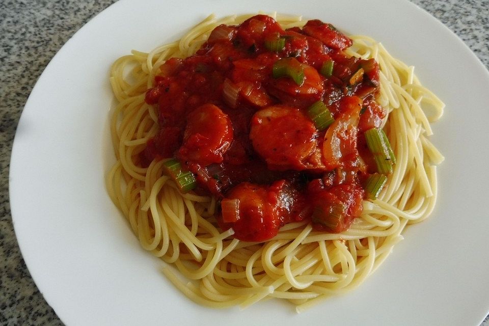 Bratwurst mit Tomatensauce