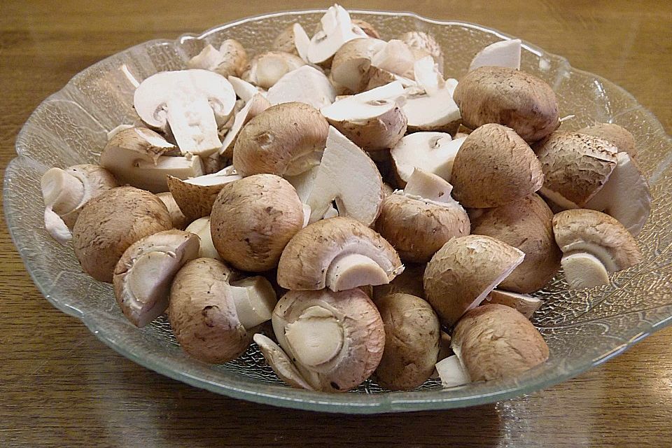 Rahmchampignons auf geröstetem Toastbrot