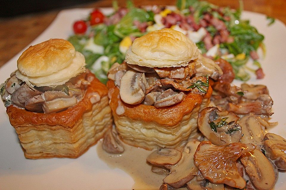 Rahmchampignons auf geröstetem Toastbrot