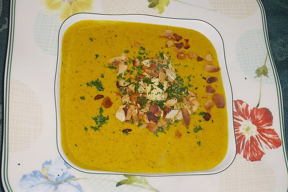 Curry - Rahmsuppe mit Mandelblättchen