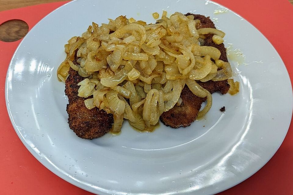 Zwiebelschnitzel aus der Pfanne