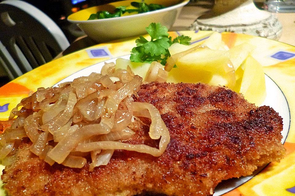 Zwiebelschnitzel aus der Pfanne