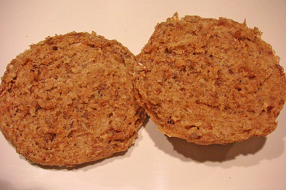 Vollkornbrötchen mit Vollkornschrot