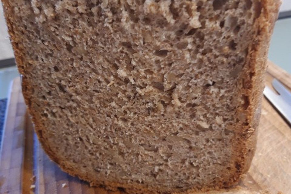 Weizenvollkornbrot aus dem Brotbackautomaten