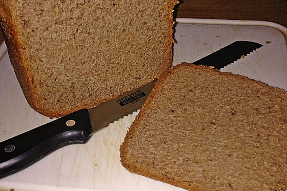 Weizenvollkornbrot aus dem Brotbackautomaten