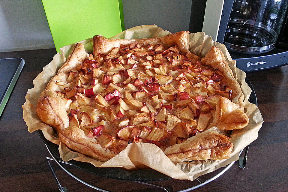 Apfelkuchen mit Zimtsauce