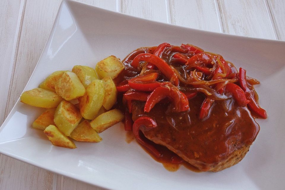 Putenschnitzel in pikanter Sauce