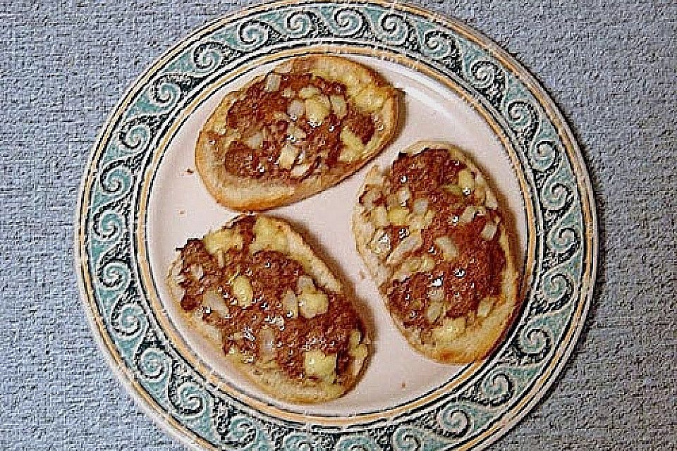 Überbackene Hackfleischbrötchen