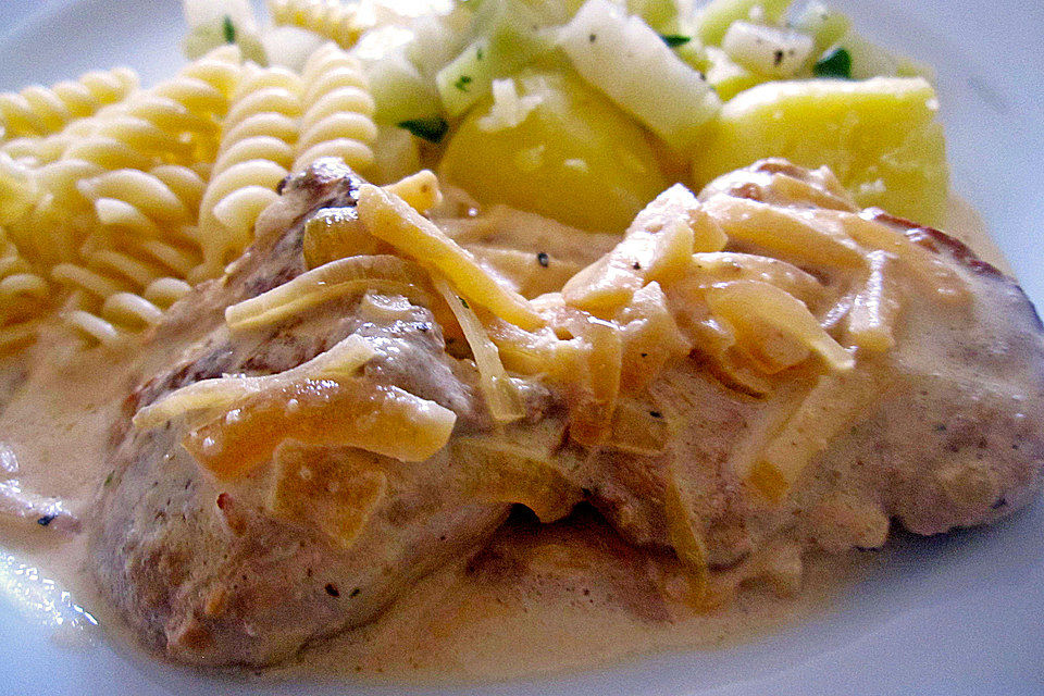 Schweinemedaillons mit Apfel - Meerrettichsauce