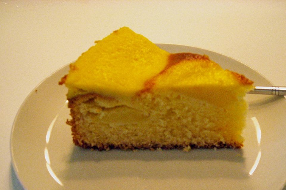 Apfelkuchen mit Eierlikörguss