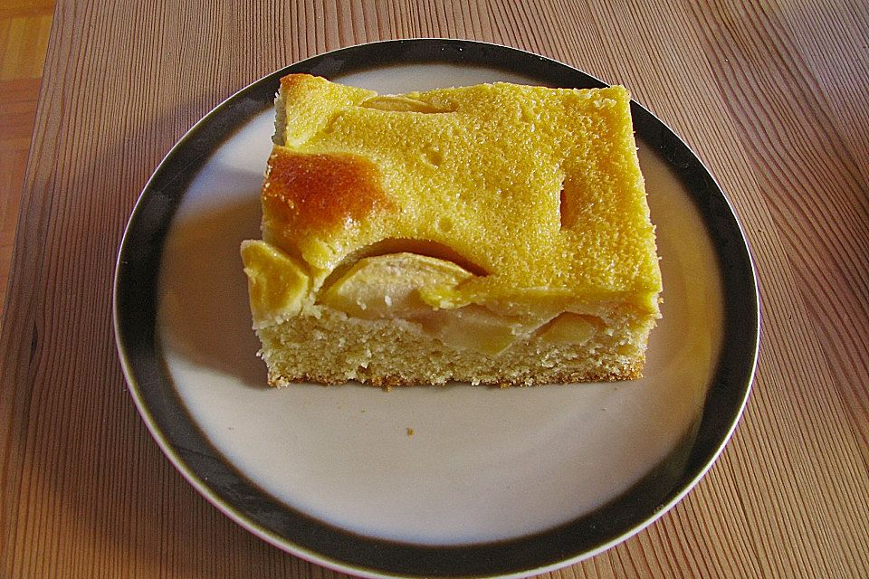 Apfelkuchen mit Eierlikörguss