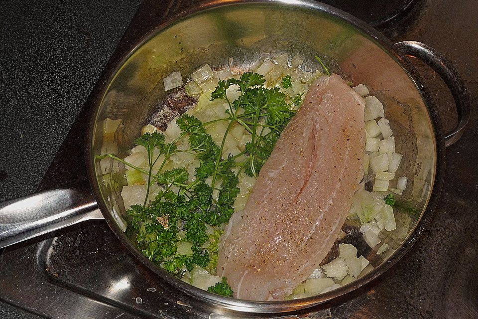 Fischfilet in Weinsahnesoße