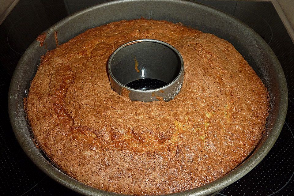 Karotten - Mandelkuchen mit Orangenguss