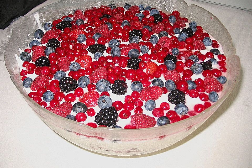 Quarkspeise mit Waldbeeren