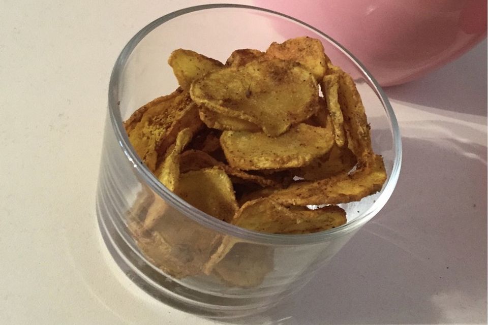 Kartoffelchips aus der Friteuse